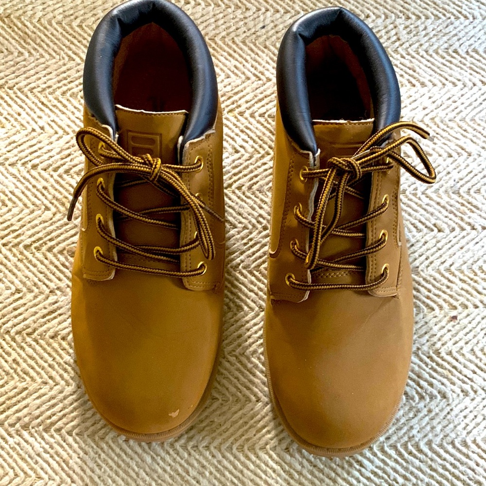 🦋NWOB🦋brand new never worn Fila size 8 women’s work‎ boot tan